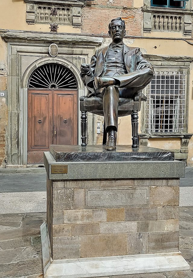 Monumento a Giacomo Puccini.JPG